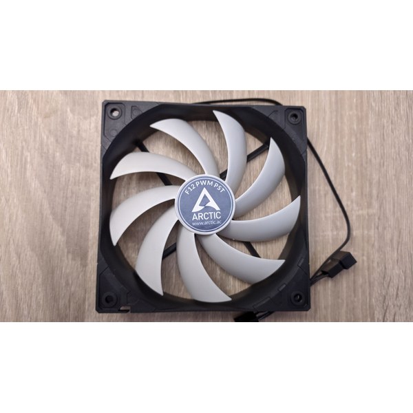 Arctic F12 PWM PST — корпусный 120 мм, PWM